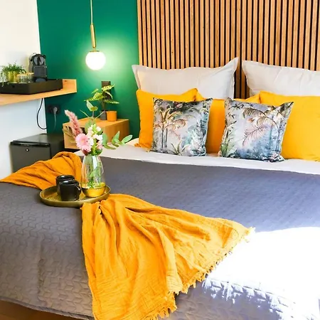 Alex & Rine - Zum Alten Strom Bed & Breakfast 3*